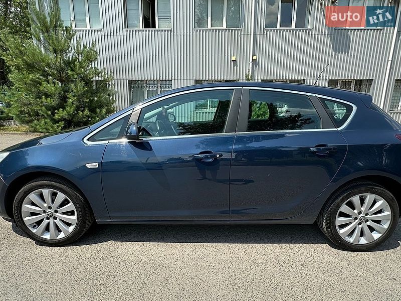 Хэтчбек Opel Astra 2010 в Луцке