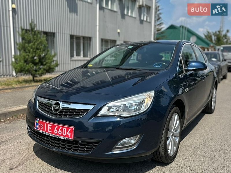 Хэтчбек Opel Astra 2010 в Луцке