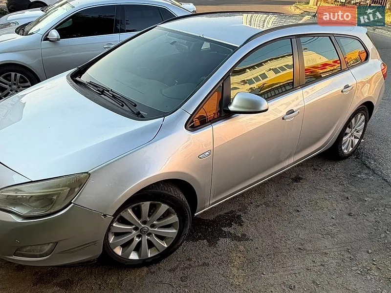 Opel Astra 2012