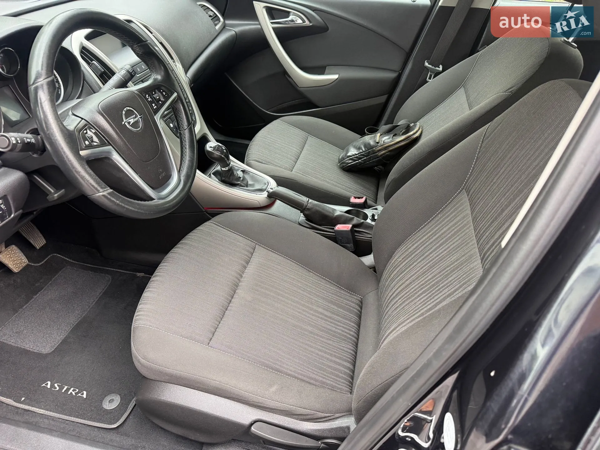 2011 Opel Astra - мініатюра 28