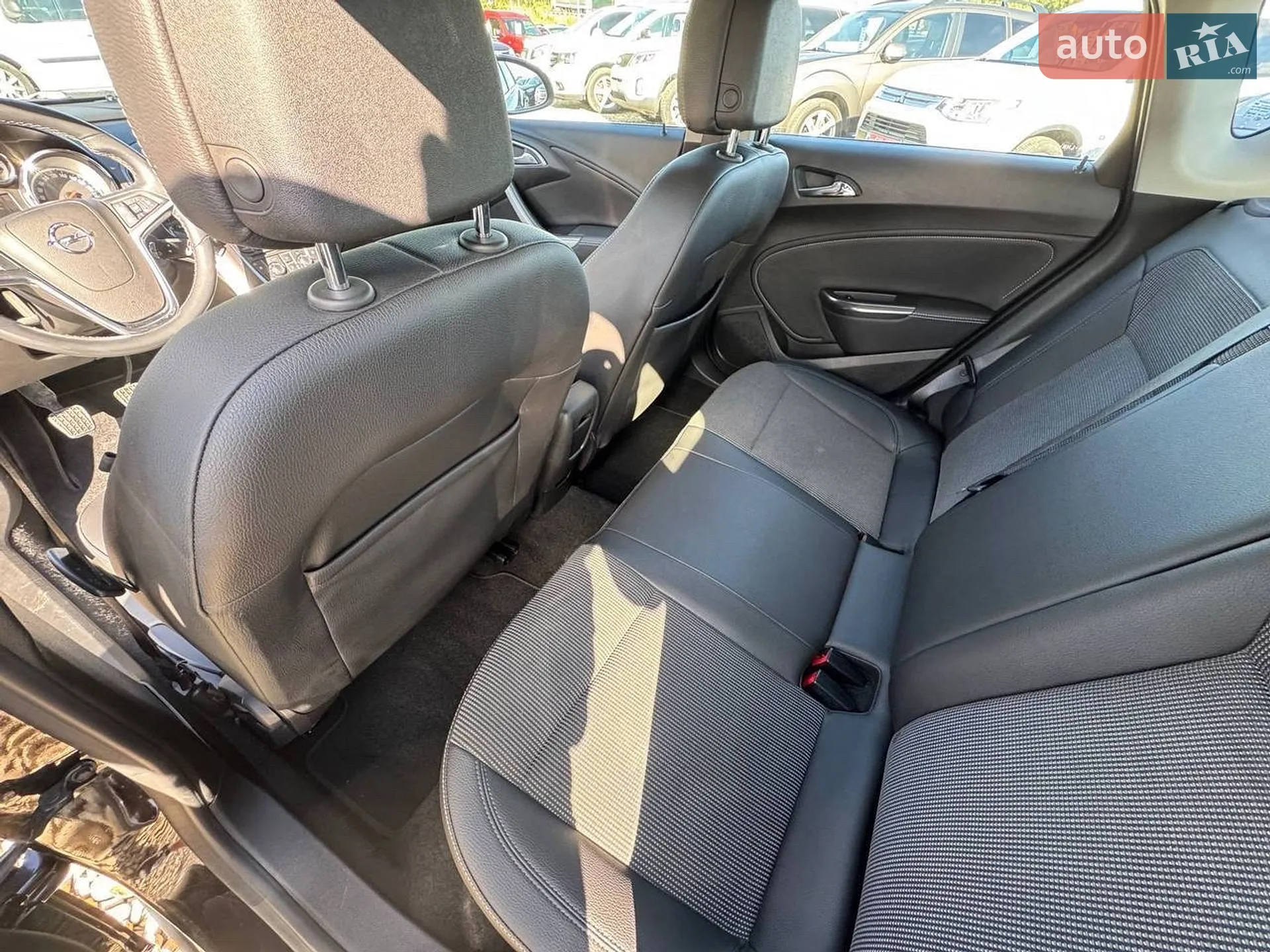2010 Opel Astra - мініатюра 39