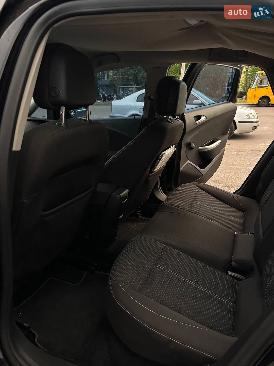 2010 Opel Astra - мініатюра 12