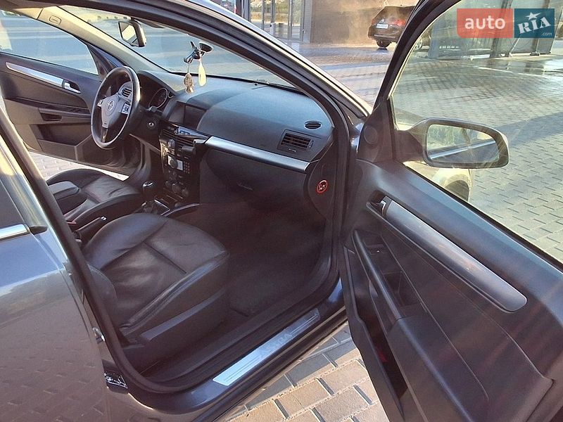 Універсал Opel Astra 2009 в Золочеві