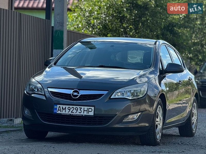 Хэтчбек Opel Astra 2012 в Житомире фото 2 Хэтчбек Opel Astra 2012 в Житомире