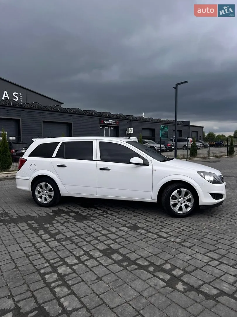 2010 Opel Astra - мініатюра 2