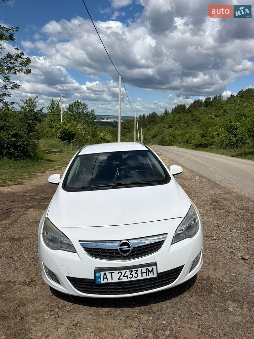 2011 Opel Astra - фото 1