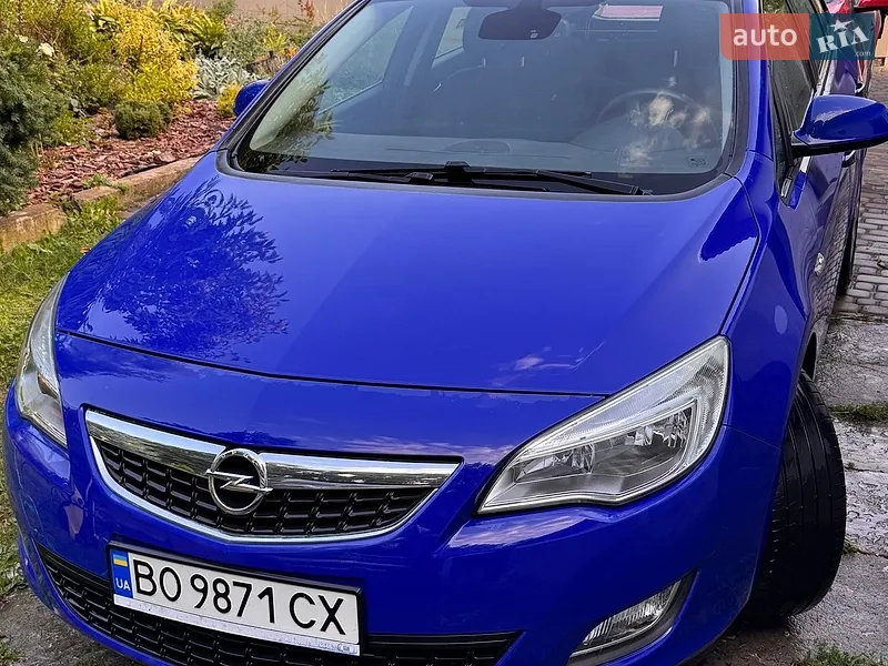 Opel Astra 2011