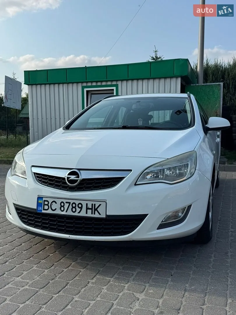 2012 Opel Astra - фото 1