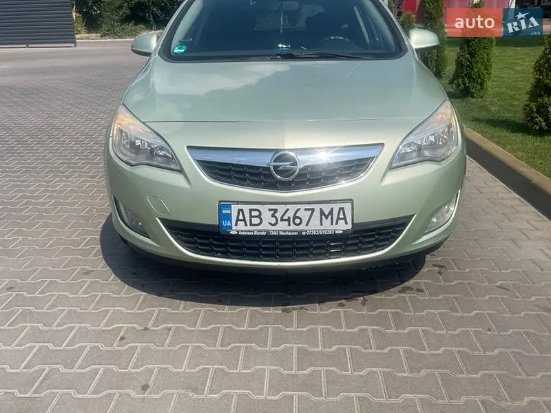 Opel Astra 2011