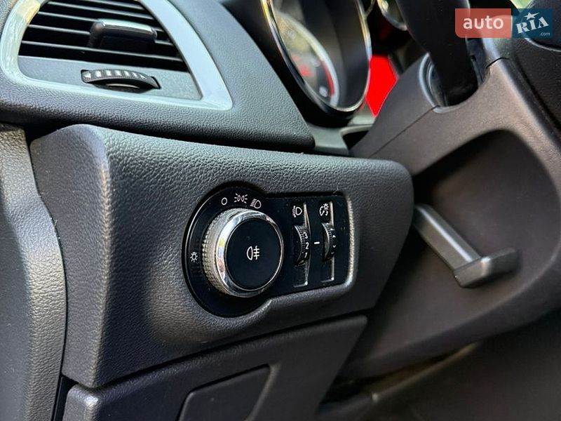 Універсал Opel Astra 2011 в Рівному
