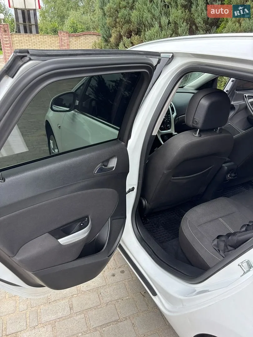 2011 Opel Astra - мініатюра 13