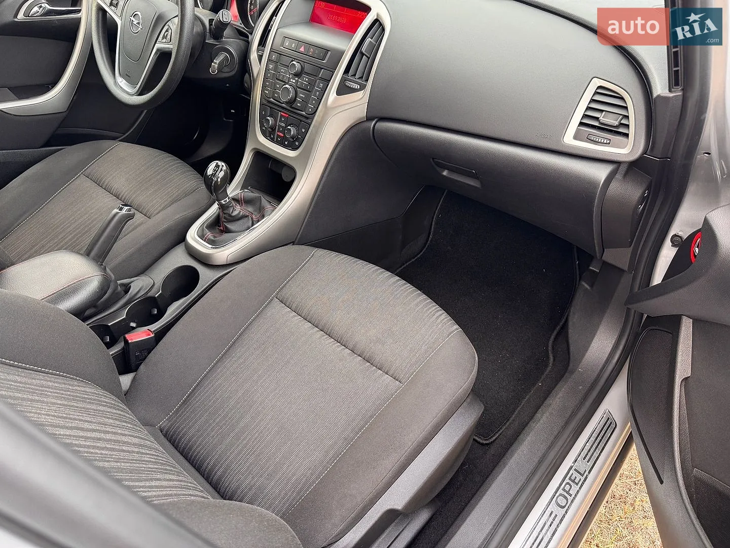 2010 Opel Astra - мініатюра 12