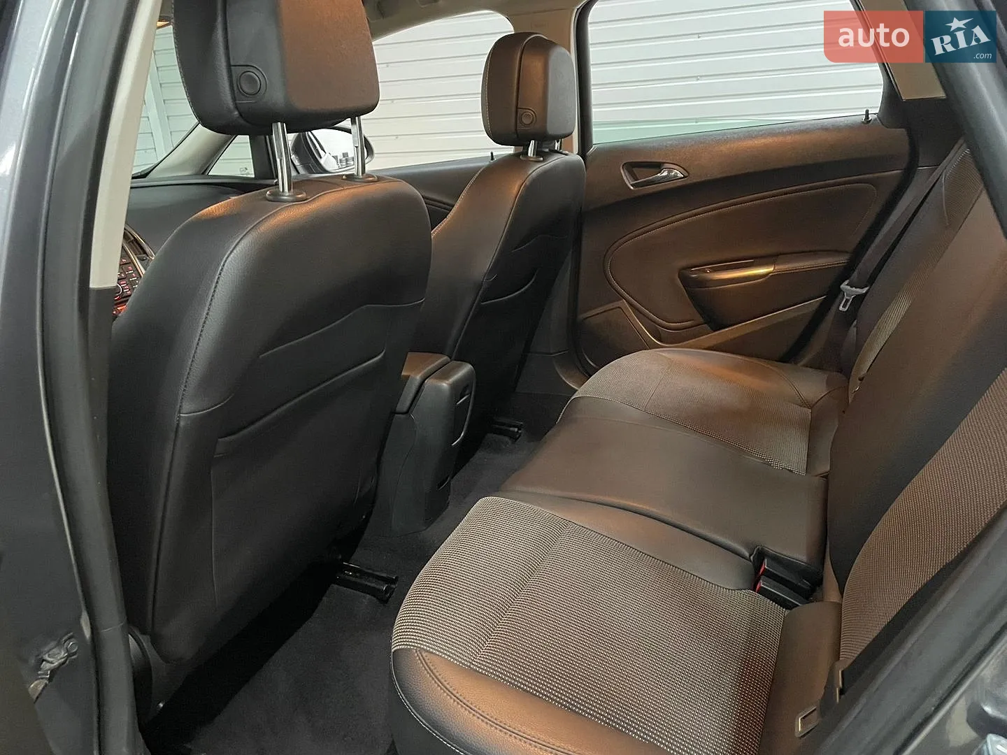 2011 Opel Astra - мініатюра 26
