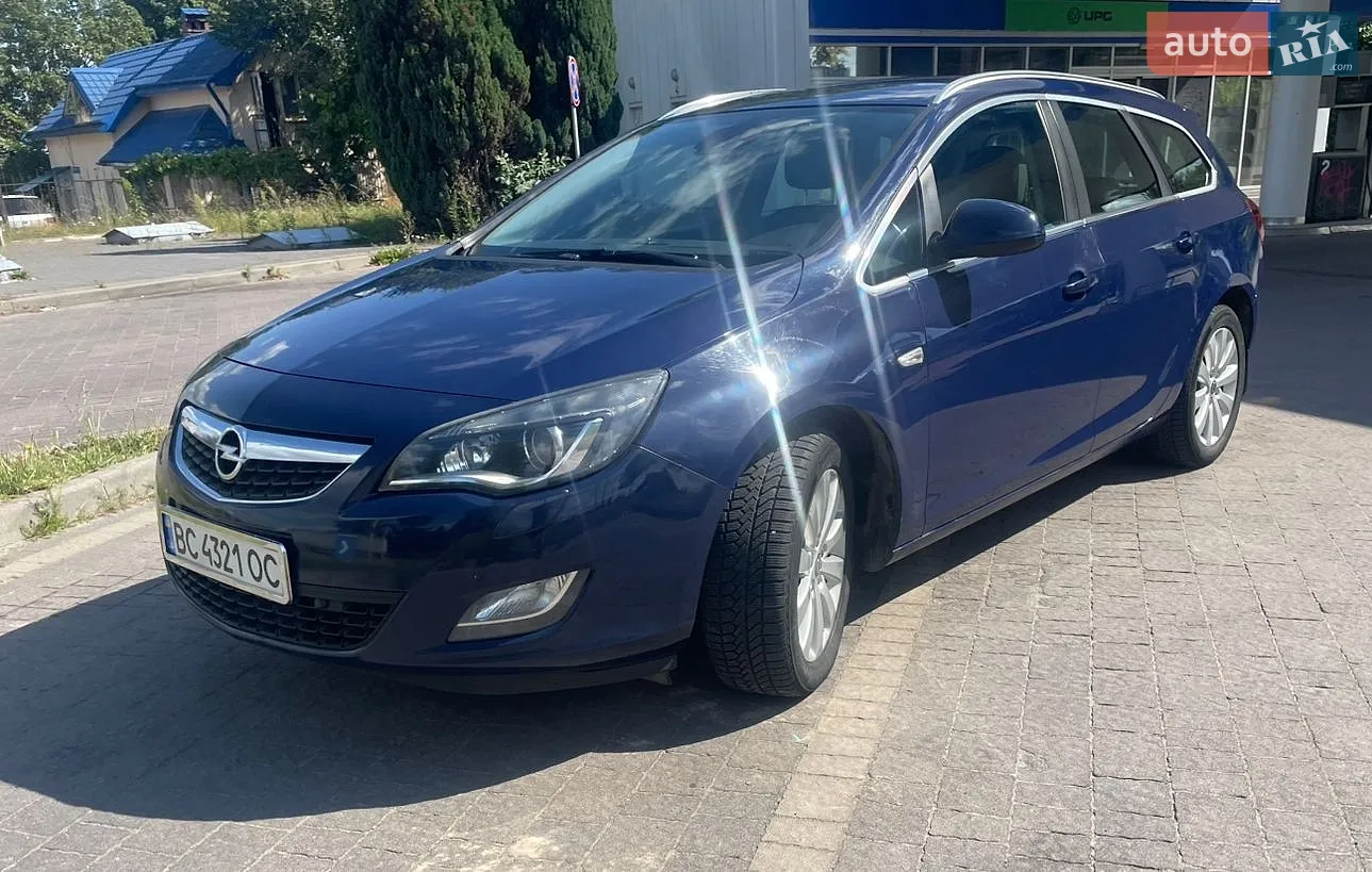 2011 Opel Astra - фото 1