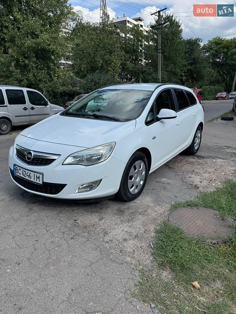 2011 Opel Astra - фото 1