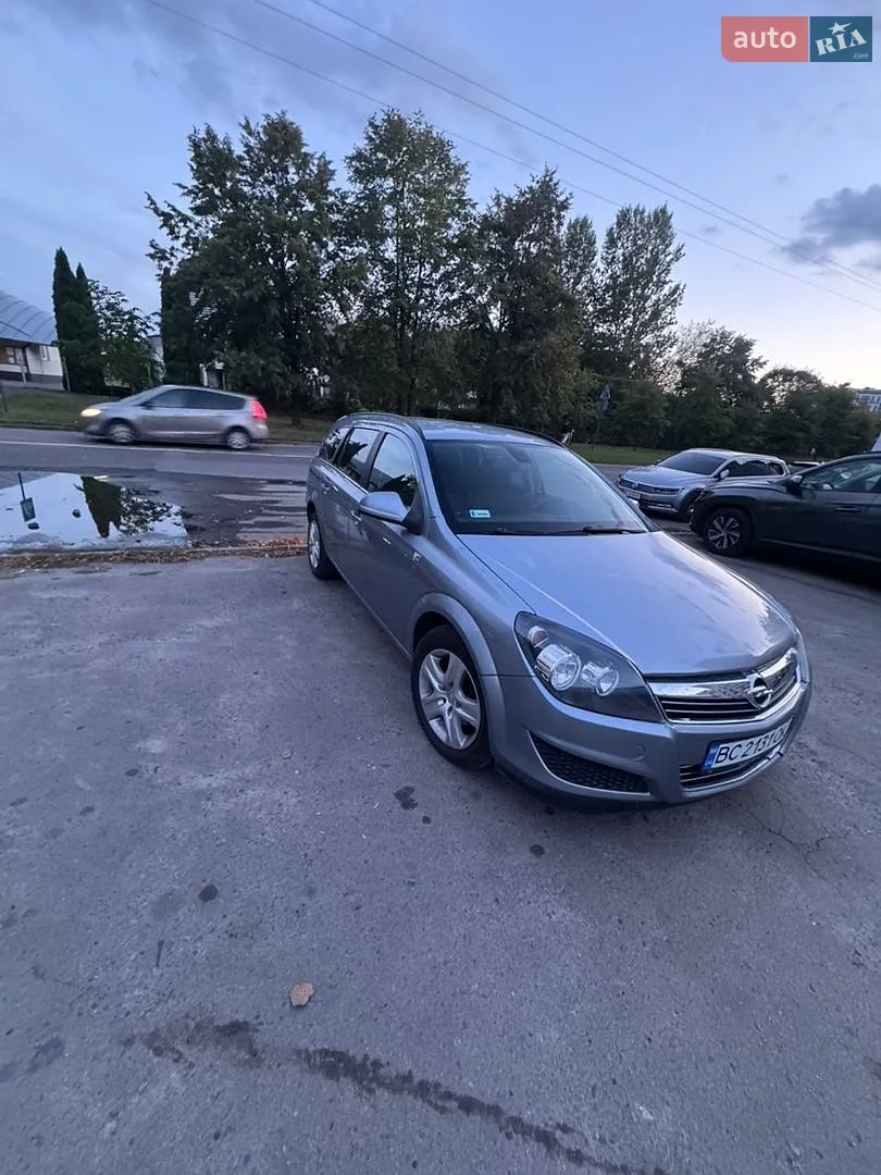 2010 Opel Astra - фото 1