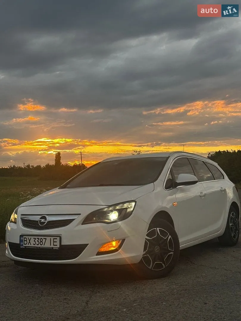 2011 Opel Astra - фото 1