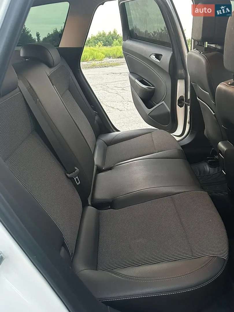 2011 Opel Astra - мініатюра 28
