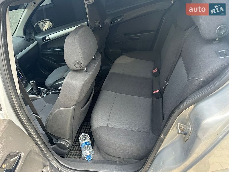 Хэтчбек Opel Astra 2006 в Снятине