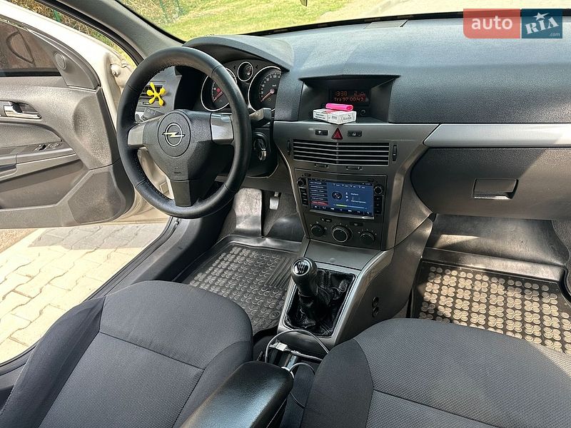 Хэтчбек Opel Astra 2006 в Снятине