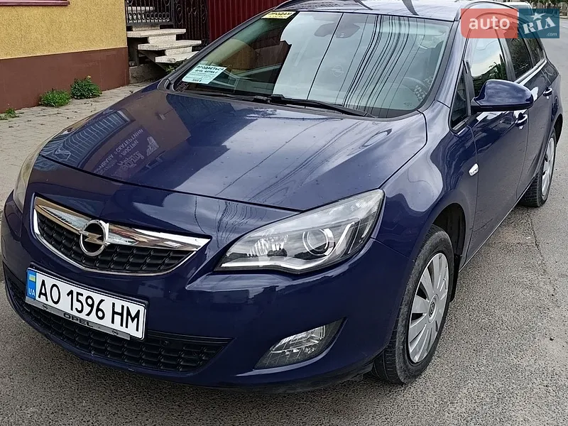 Opel Astra 2011