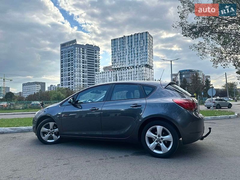 Хэтчбек Opel Astra 2010 в Львове