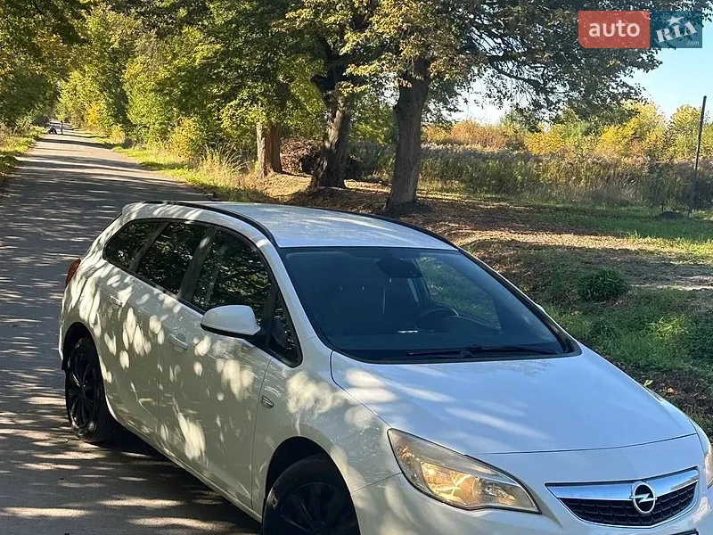 Opel Astra 2011
