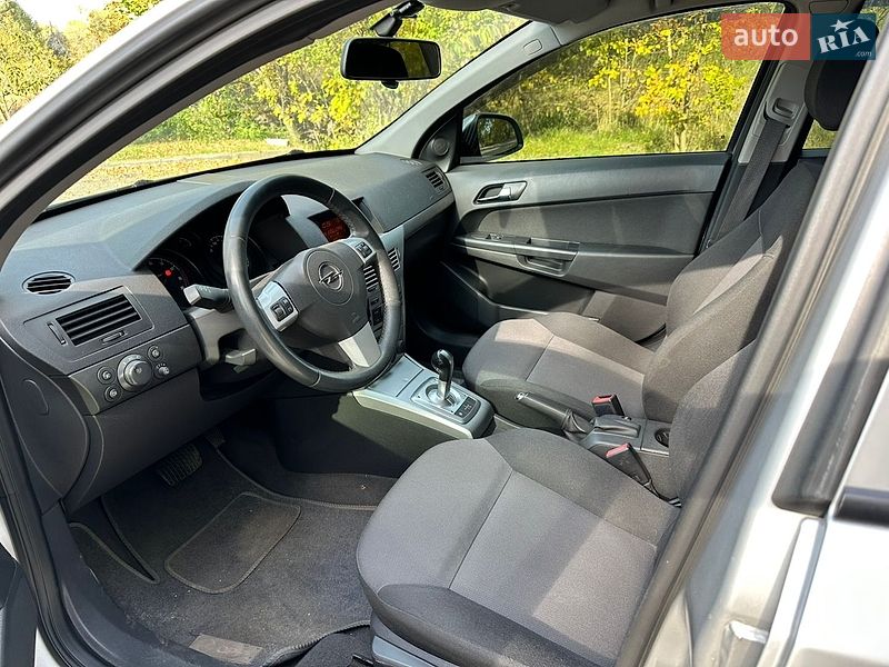 Хэтчбек Opel Astra 2012 в Кременчуге фото 10 Хэтчбек Opel Astra 2012 в Кременчуге