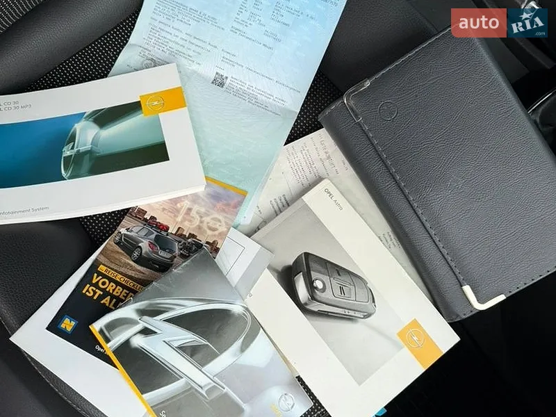 Универсал Opel Astra 2010 в Хороле документ