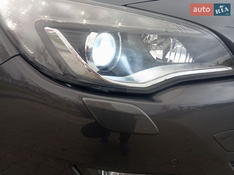 Універсал Opel Astra 2011 в Бучі