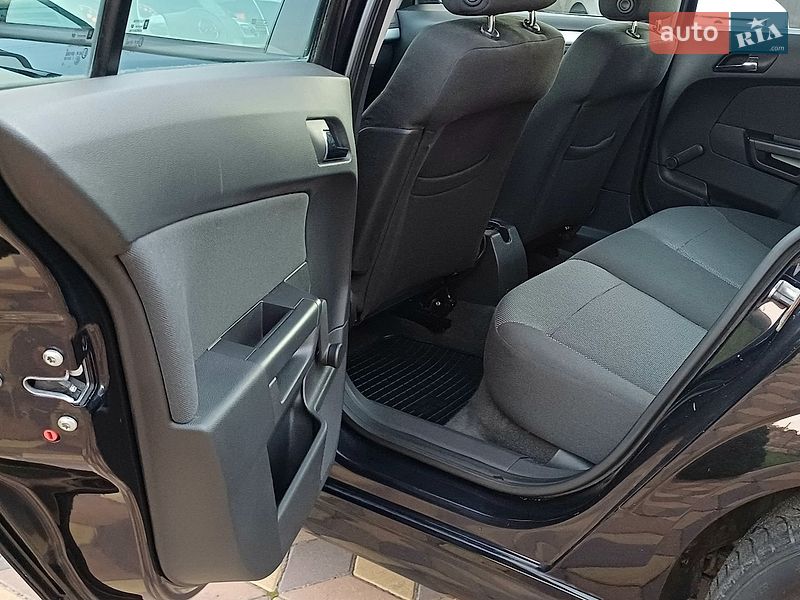 Хэтчбек Opel Astra 2009 в Сарнах