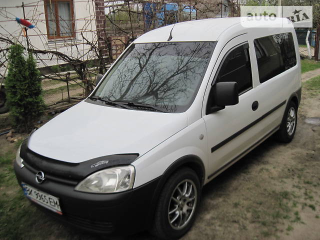 Вантажопасажирський фургон Opel Combo 2006 в Вараші