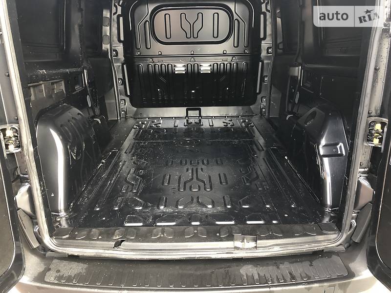 Вантажопасажирський фургон Opel Combo 2016 в Стрию