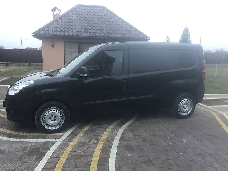 Вантажопасажирський фургон Opel Combo 2016 в Стрию