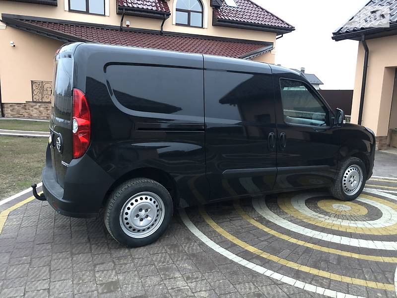 Вантажопасажирський фургон Opel Combo 2016 в Стрию