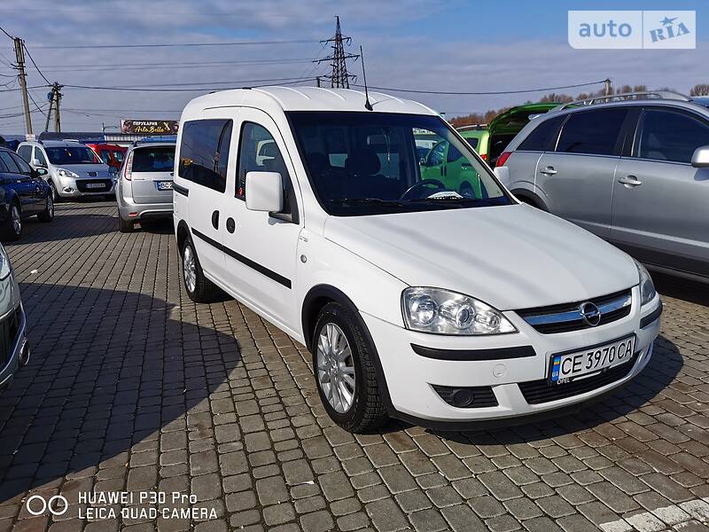 Універсал Opel Combo 2011 в Чернівцях