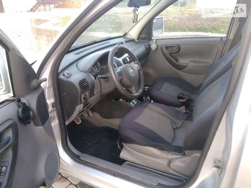 Хетчбек Opel Combo 2004 в Виноградові