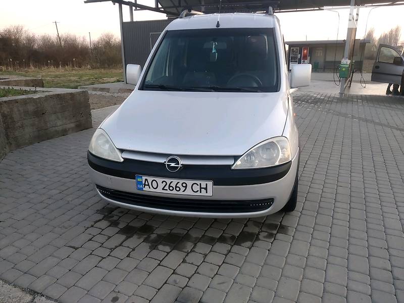 Хетчбек Opel Combo 2004 в Виноградові