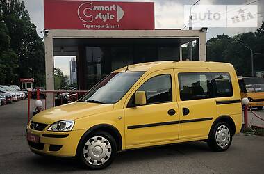 Грузопассажирский фургон Opel Combo 2009 в Киеве