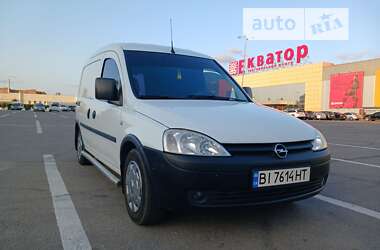 Вантажний фургон Opel Combo 2011 в Полтаві