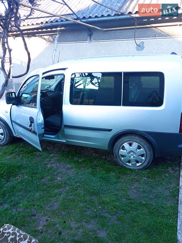 Минивэн Opel Combo 2006 в 
