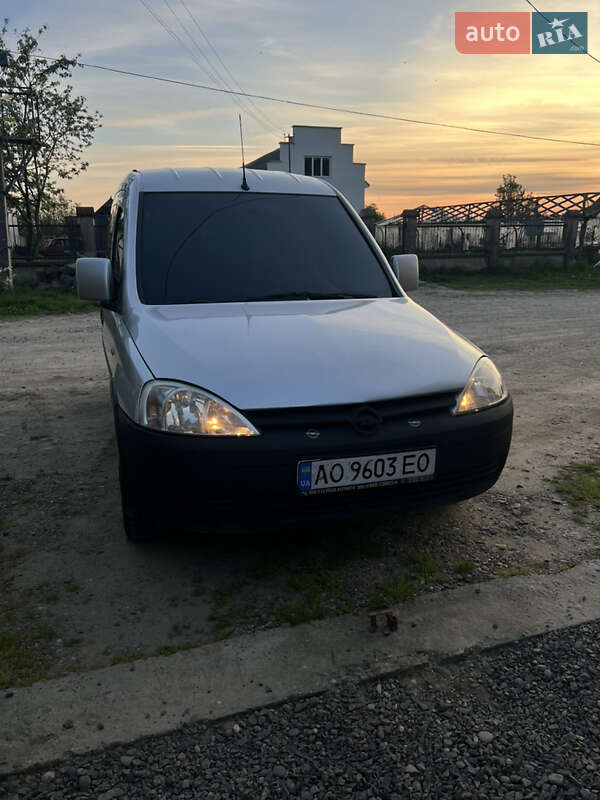 Минивэн Opel Combo 2010 в 