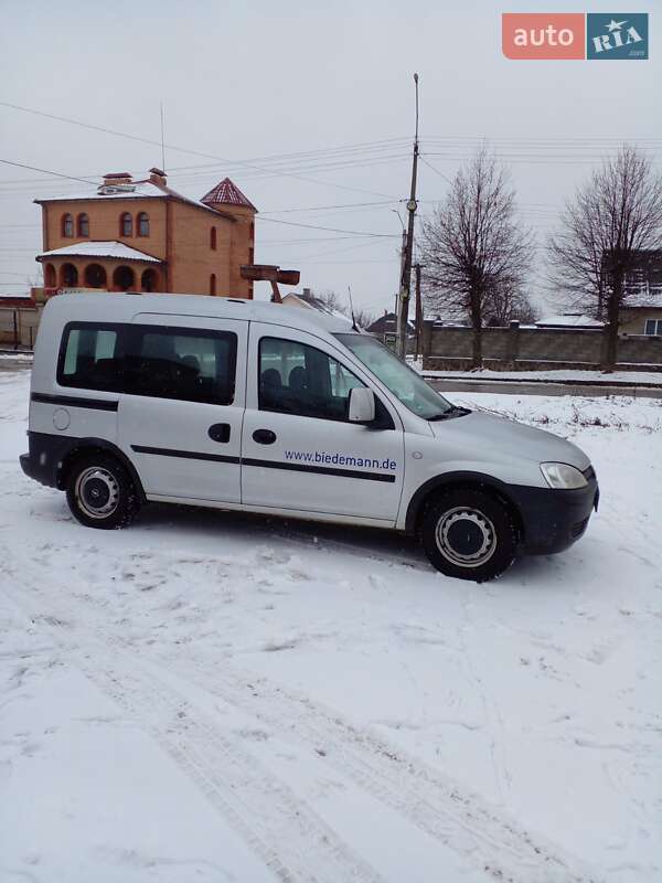 Минивэн Opel Combo 2006 в Сарнах