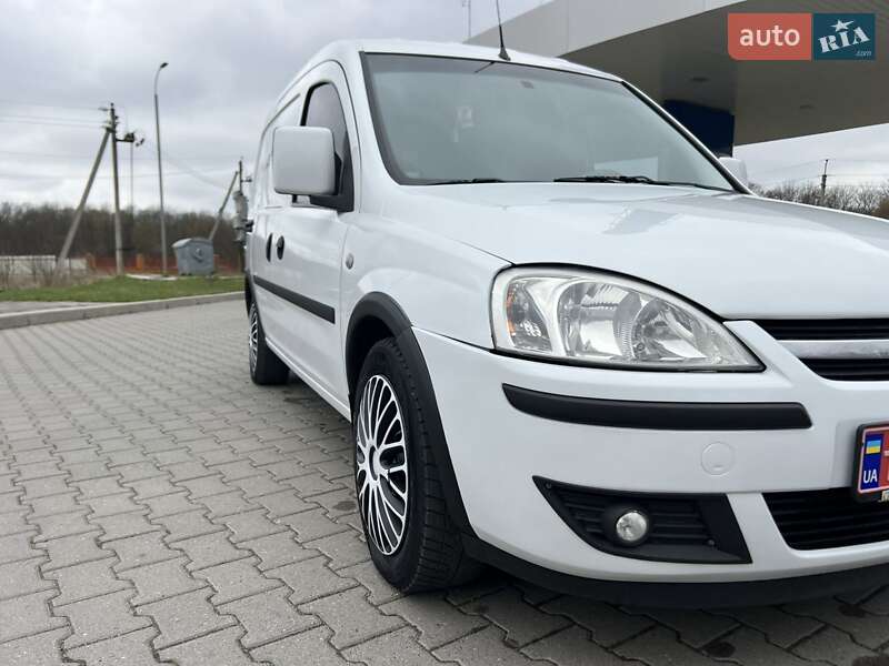 Грузовой фургон Opel Combo 2007 в Красилове