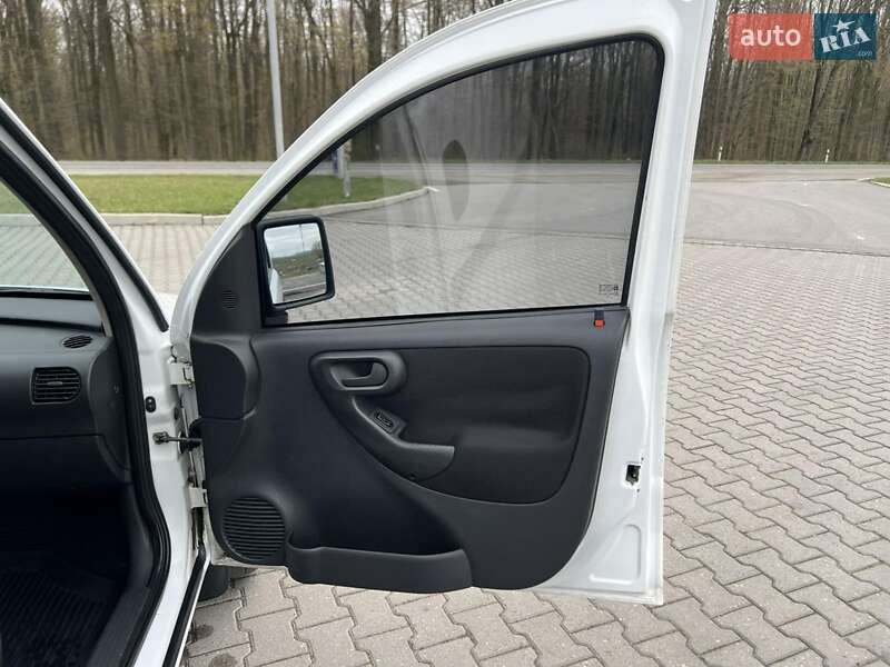 Грузовой фургон Opel Combo 2007 в Красилове