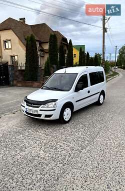 Минивэн Opel Combo 2006 в Вараше