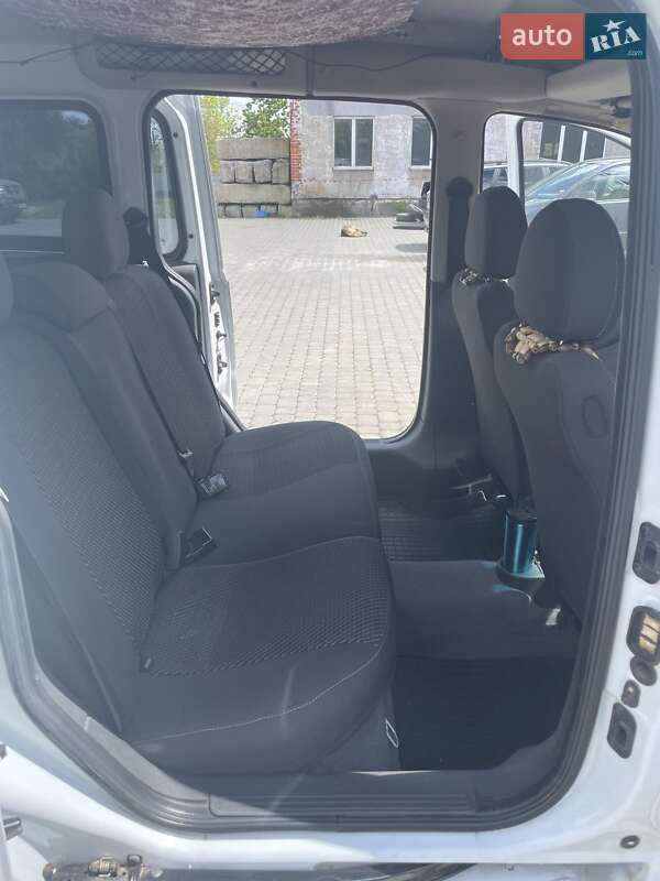 Минивэн Opel Combo 2011 в Дрогобыче
