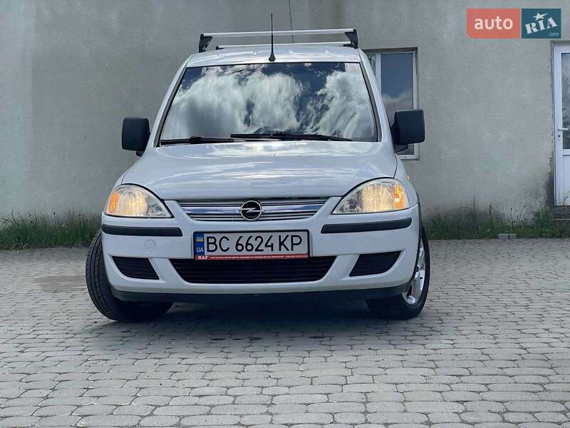 Минивэн Opel Combo 2011 в Дрогобыче