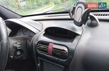 Минивэн Opel Combo 2004 в 