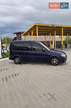Минивэн Opel Combo 2004 в 